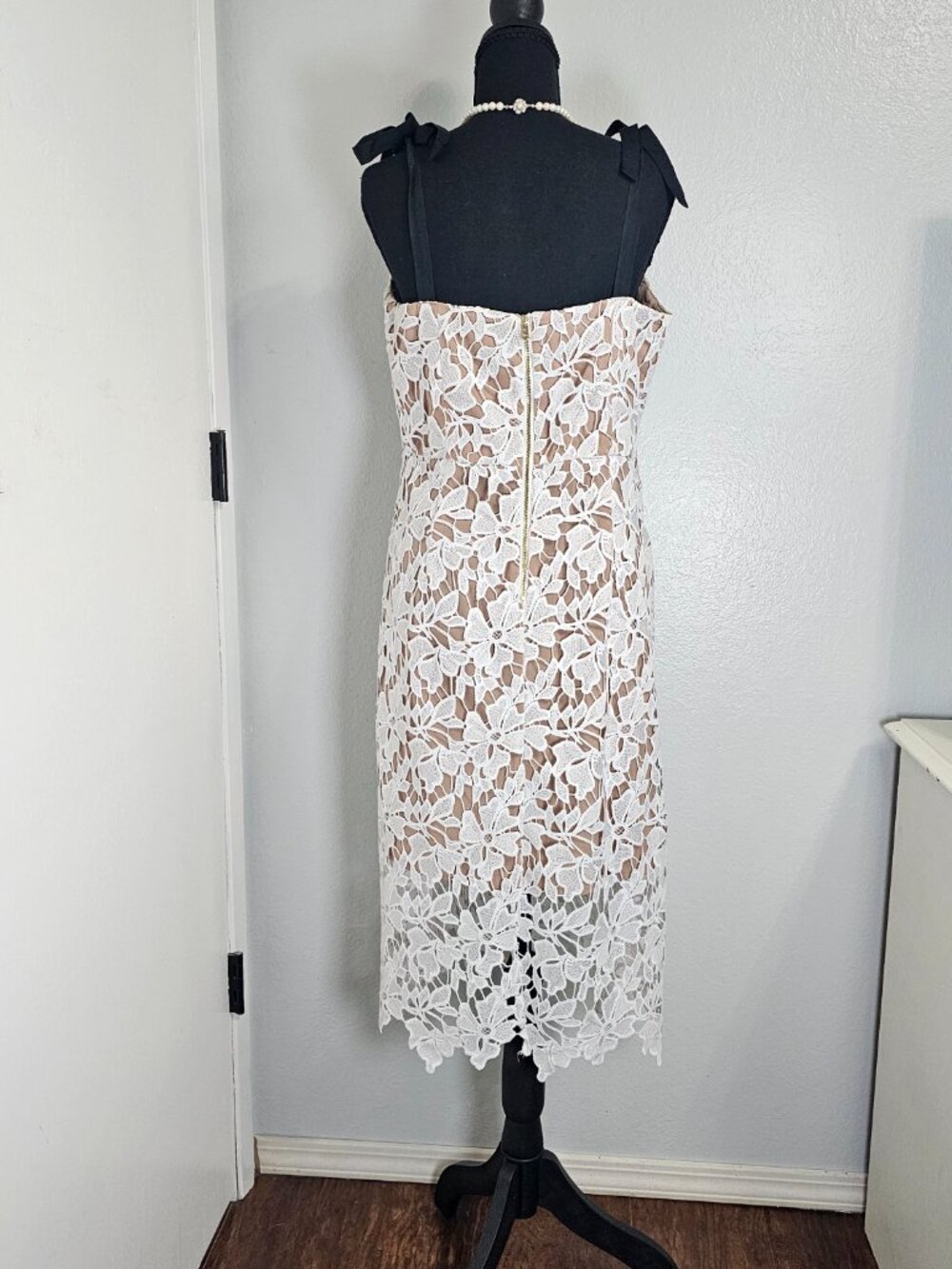 Donna Morgan White Floral Fairy Lace Midi Dress Black Ribbon Straps - Sz 10 NEW - Picture 3 of 7